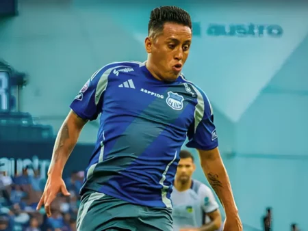 Christian Cueva regresa a Emelec tras una semana de rehabilitación en Perú, ya tiene alta médica
