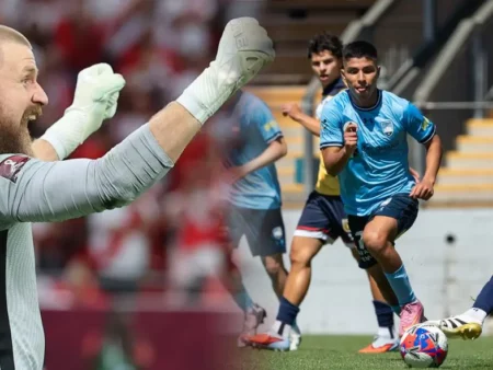 Piero Quispe no pudo marcarle al portero Andrew Redmayne en su debut con Sydney FC